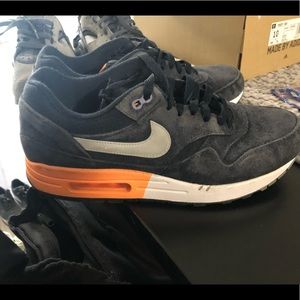 Nike sneakers sz 10 men